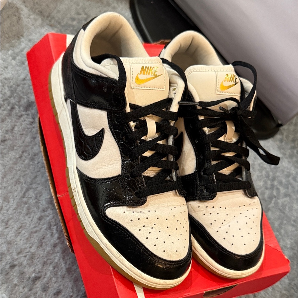 Nike Black and Cream dunk Low-Top Sneakers 9 women